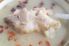 牛蹄汤怎么炖才好喝？老刘教你小技巧，汤鲜味美，满满的胶原蛋白视频封面