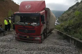 高速公路上的“救命神器”，所有司机都要牢记！图片