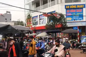 实拍越南工厂下班：摩托车是主要交通工具，路上女孩子成群结队图片