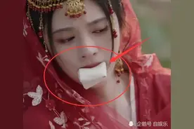剧里被堵嘴：鞠婧祎咬化妆棉，杨幂戴面纱，看到关晓彤，这叫敬业图片