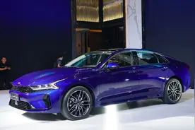 全新一代起亚K5凯酷首次国内亮相，年轻化设计更运动更潮酷图片