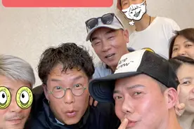 古惑仔聚会！陈小春谢天华齐现身，两人状态差别大，独缺郑伊健？图片