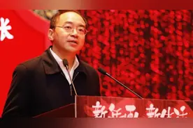 “京官”空降！上海市政府领导班子中唯一的“70后”是他视频封面