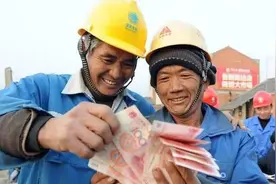 为啥现在农民工都要求工资日结？90后工头说出3个原因，很现实图片