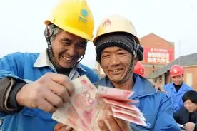为啥现在农民工都要求工资日结？90后工头说出3个原因，很现实图片