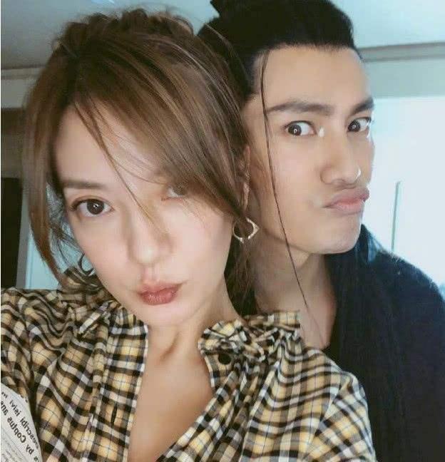 “小燕子”赵薇的情史：四个男朋友和一个老公，她要的生活很简单