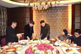 社交准则：这些饭局无论别人怎么邀请你也不要去，否则会很尴尬图片