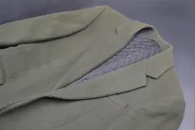 毛呢大衣脏了不用水洗，教你一个小妙招，比洗衣店干净还省钱图片