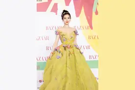 时尚芭莎慈善夜红毯：angelababy花仙子甜美，杨幂复古风优雅图片