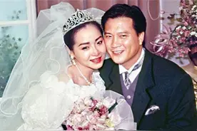 万梓良前妻携女参加聚会，63岁冻龄有术，女儿短发穿大裤衩似小伙图片