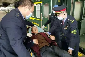 K1108列车紧急救助发病乘客，列车提前近40分钟抵达上海图片