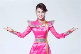 著名歌唱家乌兰图雅，将歌声唱出草原，却留不住心上人图片