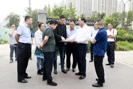 太原万柏林区：杨俊民深入小井峪街道调研重点项目推进情况图片