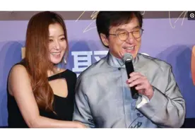 成龙和金喜善出席活动，网友：大哥笑的真开心啊图片