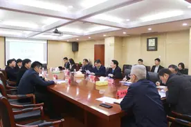 谢春生会见中铁广州工程局集团华中区域指挥部党工委书记周活球图片