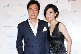 罗嘉良与娇妻秀恩爱，一个绅士一个优雅好登对，看不出11岁年龄差图片