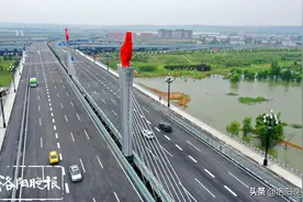 洛阳市区第13座跨洛河大桥——火炬大桥通车图片