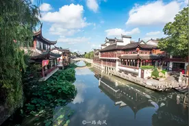 上海两座地铁直达的古镇，江南水乡风情浓郁，免费开放游人如织图片