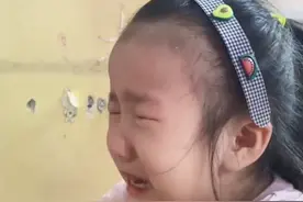 云南一小女孩回家后疯狂哭诉在学校没吃到肉，一番话引网友爆笑图片
