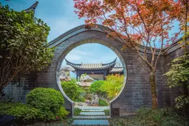 这才称得上是豪宅，315㎡中式四合院，满屋尽是“金丝楠”图片