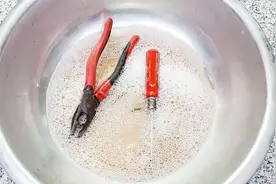 手把手教你自制除锈液，学会再也不用花钱买了！视频封面