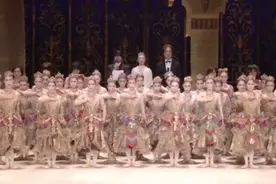 日本松山芭蕾舞团高唱中国国歌《义勇军进行曲》为中国加油图片