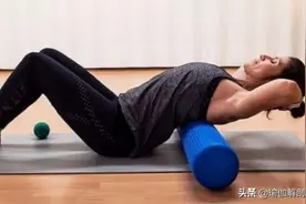 9个靠墙就能练习的瑜伽拉伸体式，拉伸效果杠杠滴图片