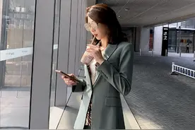 上班怎么穿出高级感？记住以下2个细节，“照着打扮”就很显气质图片
