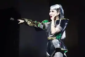 靠“躲汉子”再度出圈，频繁“翻车”的图雅，还笑得出来吗？图片