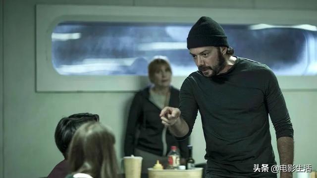 豆瓣8.5，西班牙最新悬疑剧！密室暗杀一集死7个，没人能猜到结局