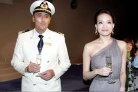 舒淇越老越惊艳，一袭灰色连衣裙自带高级感，骨子里的美图片