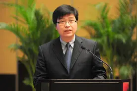 中央政策研究室领导层再调整，曾为中央政治局授课的他履新视频封面