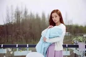 20岁的小伙爱上30多岁的单亲妈妈，会闹出怎样的尴尬？图片