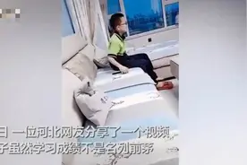男孩故意穿错同桌破校服让妈妈帮缝好，孩子心地善良比成绩更重要图片