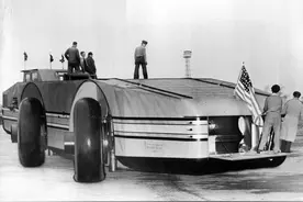 美国雪地巡洋舰，二战打得正惨它却在南极科考，最后长眠雪地图片