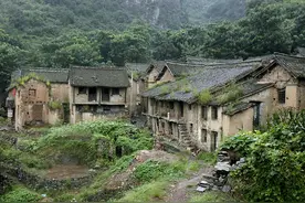 恭喜在城市工作的年轻人，新规出台，老房子统统按照“地随房走”图片