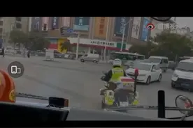 感谢！湖北荆州：出警消防车遇铁骑狂奔开路图片