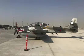 仓皇逃离的A-29超级巨嘴鸟攻击机图片