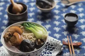东坡大肉面入口即化，香糯细腻，烧肉做法别致，可口诱人图片
