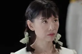 董洁综艺翻拍父母爱情演少女，面部干瘪憔悴显老，白月光滤镜稀碎图片