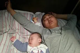 一看就是亲生的：论孩子能跟父母有多像图片