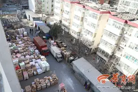 7年前的大火忘了吗？西安枫韵蓝湾小区消防通道又被华润万家堵占了图片