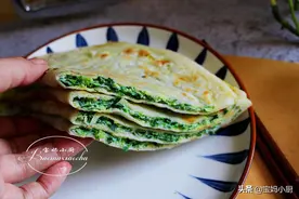 韭菜盒子新做法，不用揉面不用擀皮，筋道又鲜美，大人孩子都爱吃图片