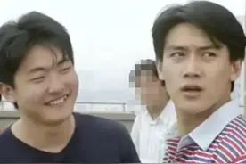 41岁郭京飞旧照曝光，与陆毅对比明显，娃娃脸眯眼竟撞脸郭麒麟图片