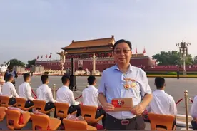 致敬！亲人离世时他正坚守武汉，如今以模范代表身份受邀来到天安门广场！图片