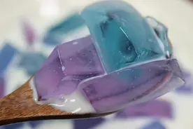 一人食之梦幻星空冰粉图片