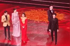 佟丽娅任文联春晚主持人，搭档王凯郎才女貌，比春晚上表现还好图片