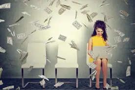 现在女生征婚要求都很高，她们一个月多少钱够花？图片