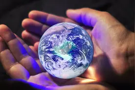 宇航员登月看到了什么？为何返回地球后，都对宇宙充满了敬畏感图片