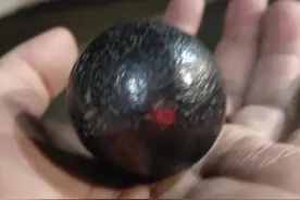 浙江嘉兴掉的是陨石吗图片